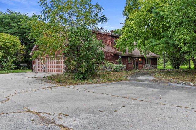 S106W17280 Muskego Dam DRIVE, Muskego, WI 53150