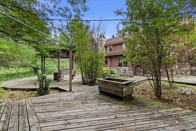 S106W17280 Muskego Dam DRIVE, Muskego, WI 53150