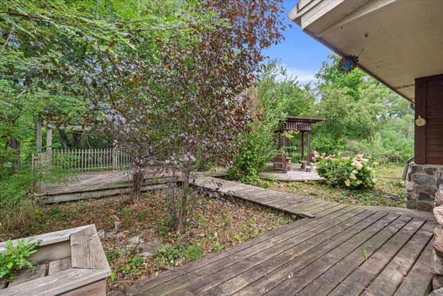 S106W17280 Muskego Dam DRIVE, Muskego, WI 53150