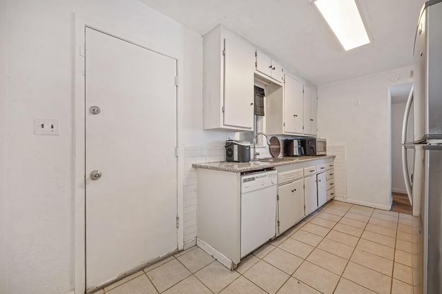 5629 49th St, Sacramento, CA 95824