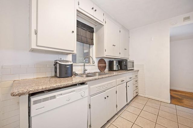 5629 49th St, Sacramento, CA 95824