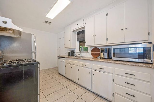 5629 49th St, Sacramento, CA 95824