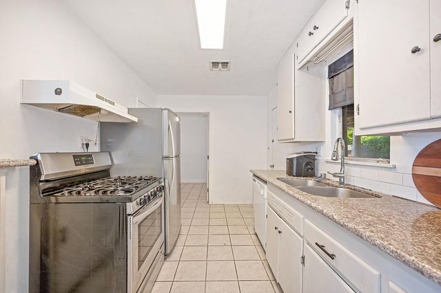 5629 49th St, Sacramento, CA 95824