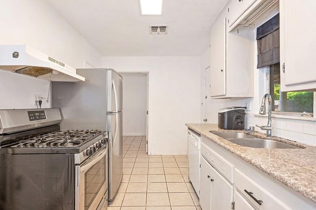 5629 49th St, Sacramento, CA 95824