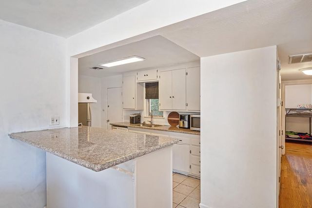 5629 49th St, Sacramento, CA 95824