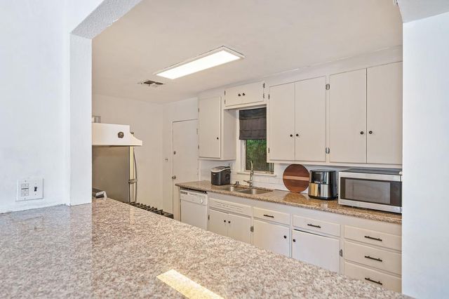 5629 49th St, Sacramento, CA 95824