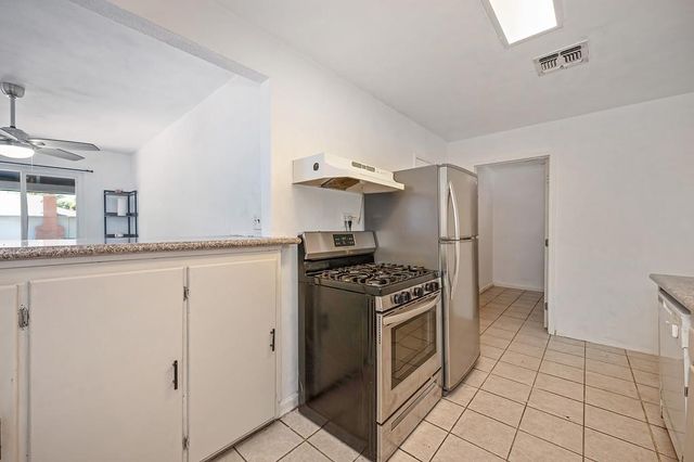5629 49th St, Sacramento, CA 95824