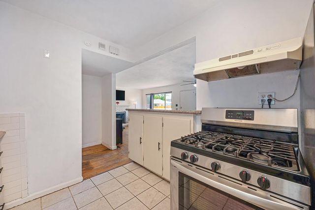 5629 49th St, Sacramento, CA 95824