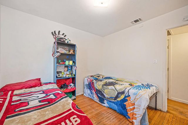 5629 49th St, Sacramento, CA 95824