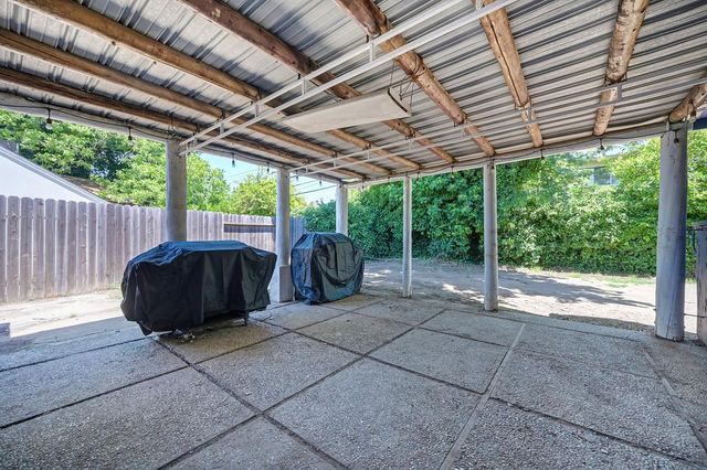 5629 49th St, Sacramento, CA 95824