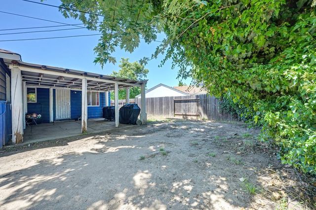 5629 49th St, Sacramento, CA 95824