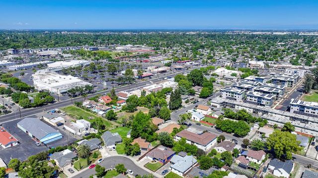 5629 49th St, Sacramento, CA 95824