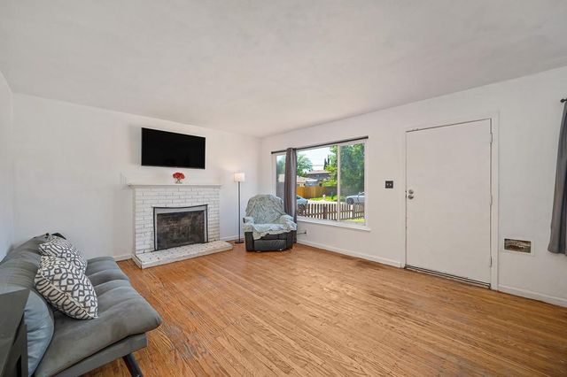 5629 49th St, Sacramento, CA 95824