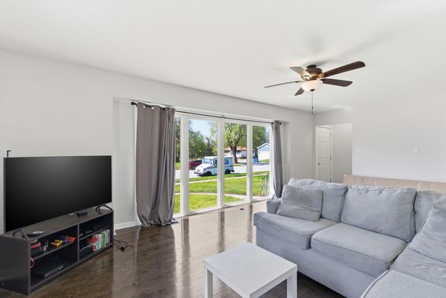 2833 Parkway Drive, Highland, IN 46322