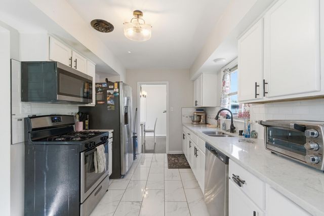 2833 Parkway Drive, Highland, IN 46322