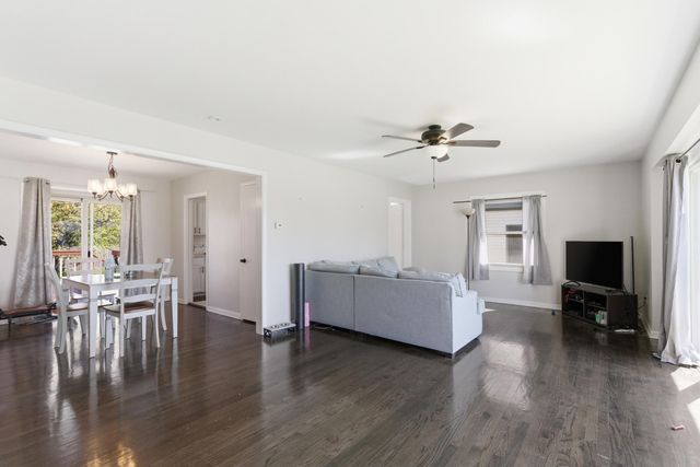 2833 Parkway Drive, Highland, IN 46322