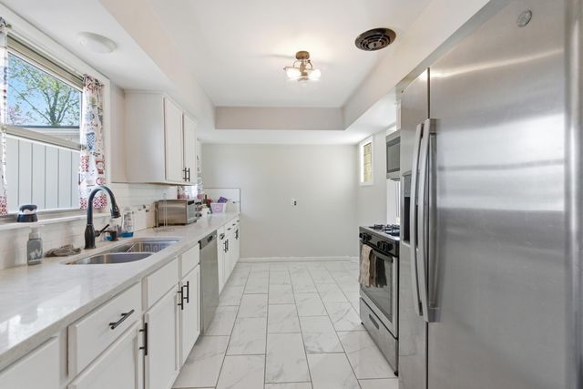 2833 Parkway Drive, Highland, IN 46322