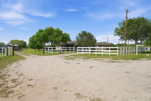 197 County Road 460, Alice, TX 78332