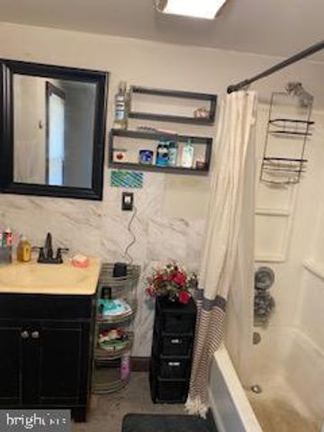 2253 COLLEGE AVE, Bensalem, PA 19020