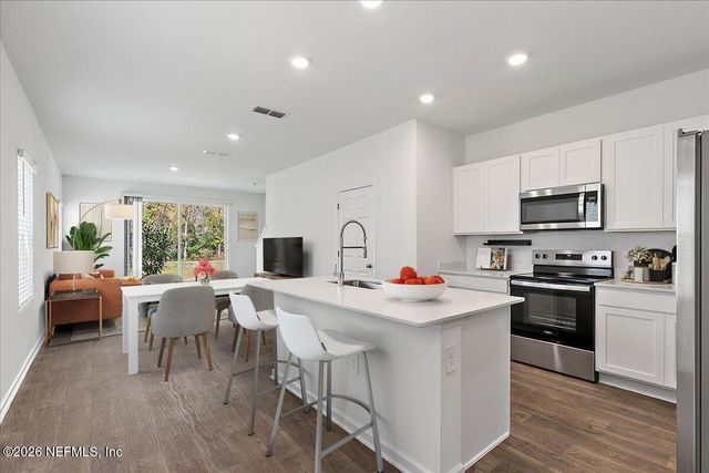 662 CELTIC Drive, Jacksonville, FL 32218