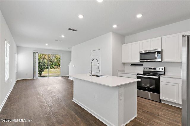 662 CELTIC Drive, Jacksonville, FL 32218