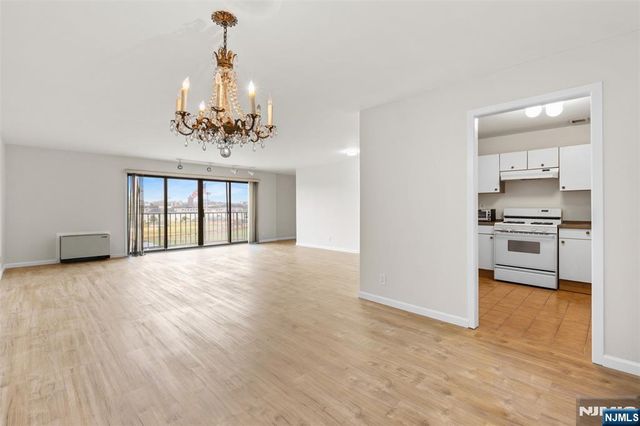 1150 River Road 4H, Edgewater, NJ 07020