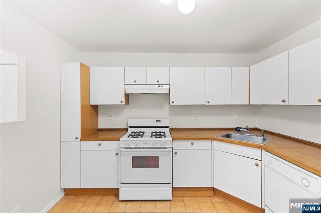 1150 River Road 4H, Edgewater, NJ 07020