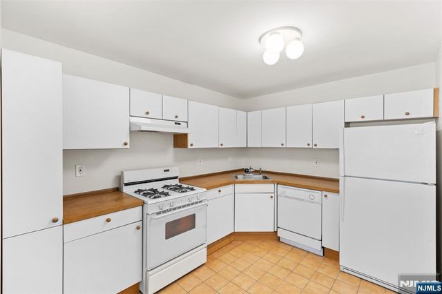 1150 River Road 4H, Edgewater, NJ 07020