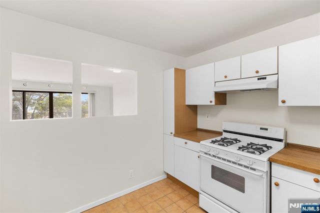 1150 River Road 4H, Edgewater, NJ 07020