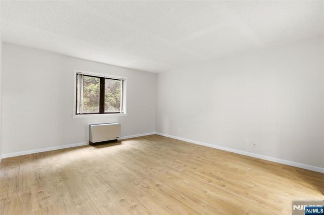 1150 River Road 4H, Edgewater, NJ 07020