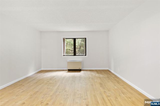 1150 River Road 4H, Edgewater, NJ 07020