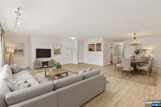 1150 River Road 4H, Edgewater, NJ 07020