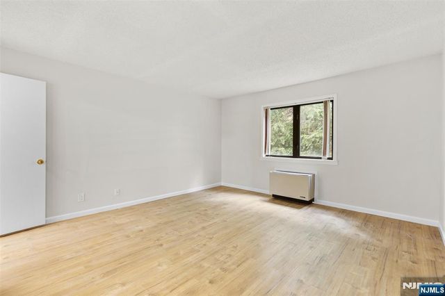 1150 River Road 4H, Edgewater, NJ 07020