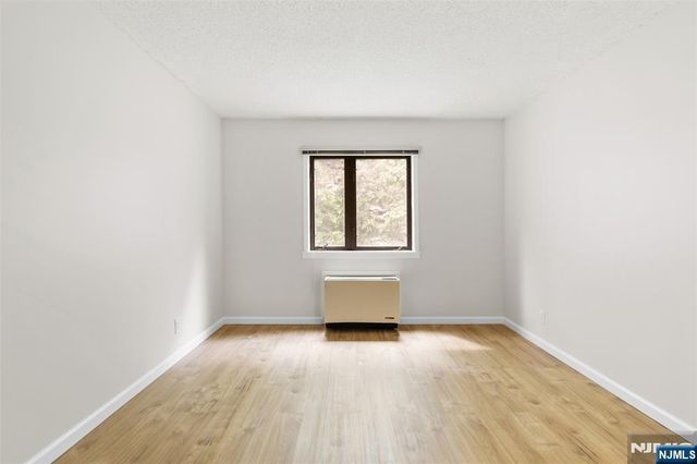 1150 River Road 4H, Edgewater, NJ 07020
