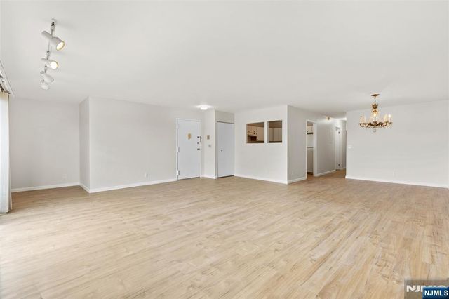 1150 River Road 4H, Edgewater, NJ 07020
