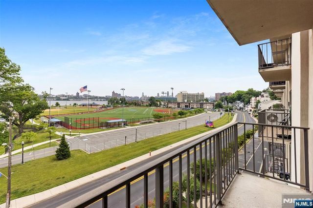 1150 River Road 4H, Edgewater, NJ 07020