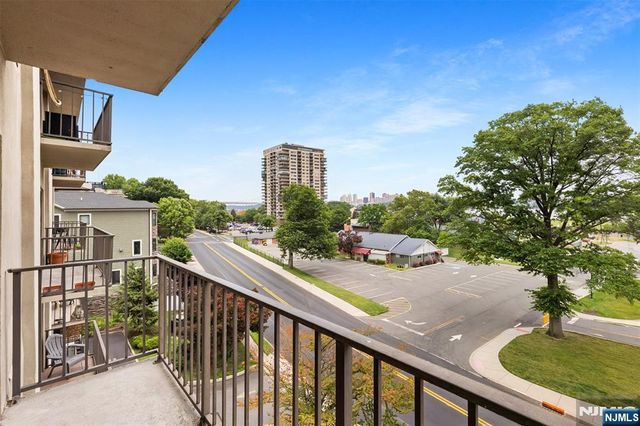 1150 River Road 4H, Edgewater, NJ 07020