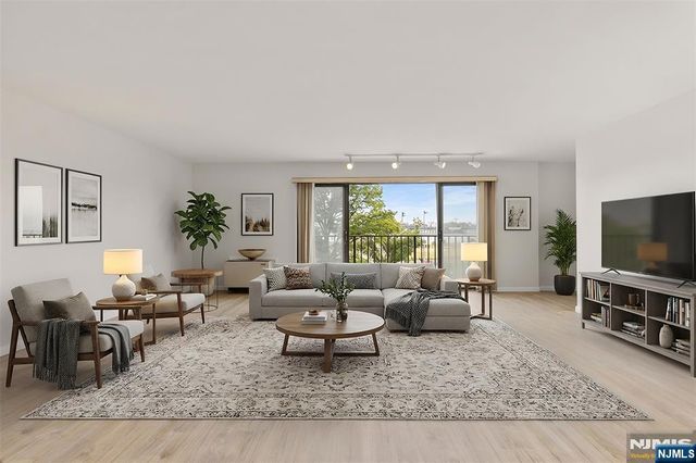 1150 River Road 4H, Edgewater, NJ 07020