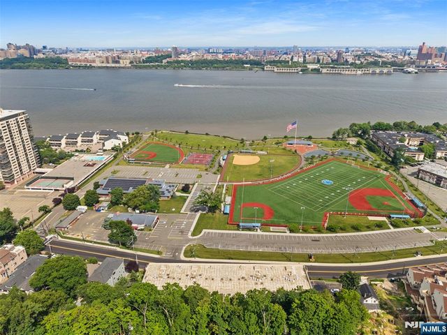 1150 River Road 4H, Edgewater, NJ 07020