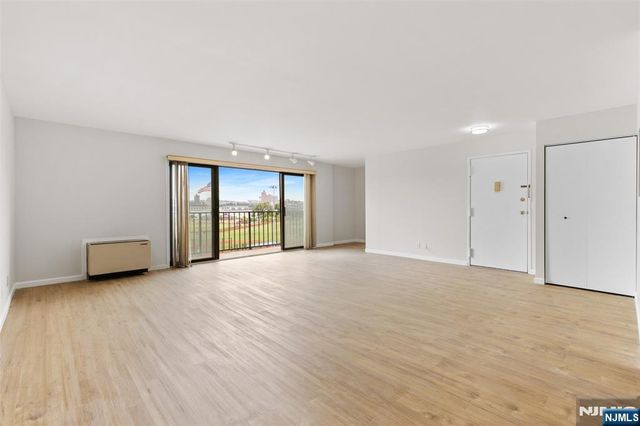 1150 River Road 4H, Edgewater, NJ 07020