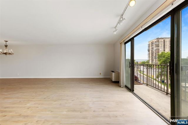 1150 River Road 4H, Edgewater, NJ 07020