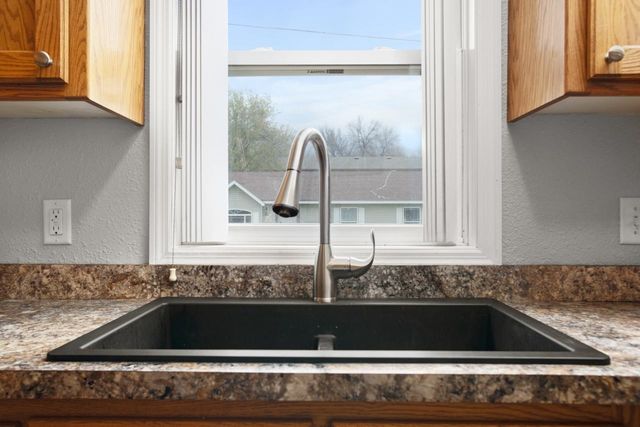 1105 6th Ave NW, Minot, ND 58703