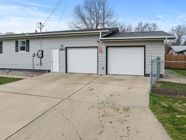 1105 6th Ave NW, Minot, ND 58703