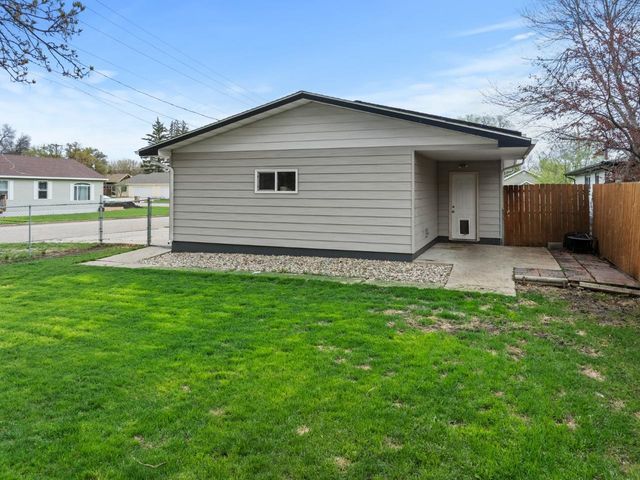 1105 6th Ave NW, Minot, ND 58703