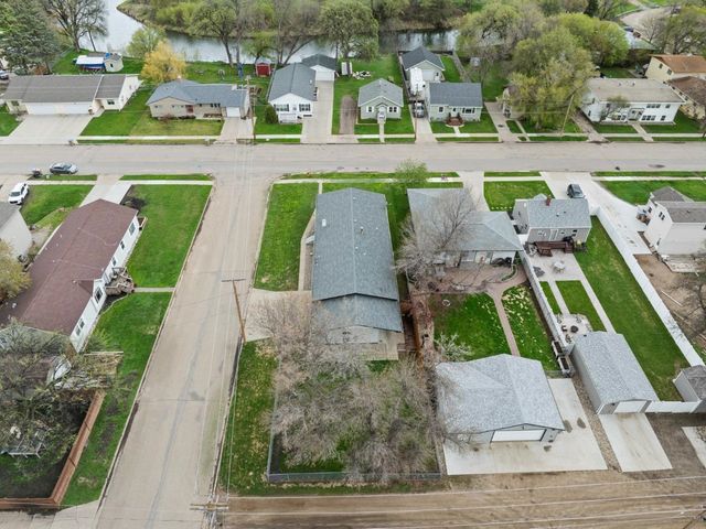 1105 6th Ave NW, Minot, ND 58703