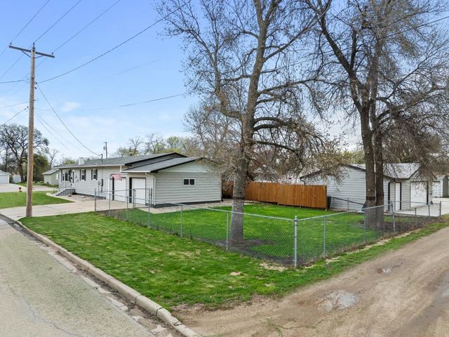 1105 6th Ave NW, Minot, ND 58703