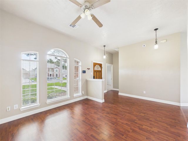 1105 Glencrest Drive, La Porte, TX 77571
