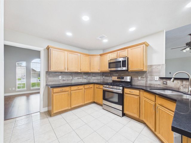 1105 Glencrest Drive, La Porte, TX 77571