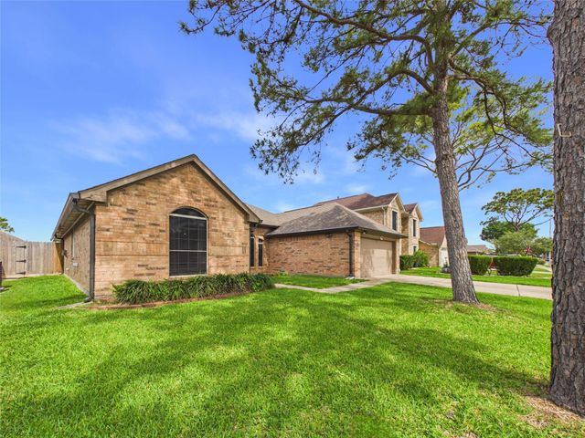 1105 Glencrest Drive, La Porte, TX 77571