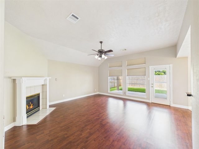 1105 Glencrest Drive, La Porte, TX 77571